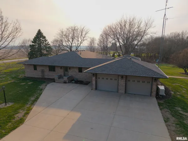 $760,000 | 868 East County Highway, Table Grove, IL 61482