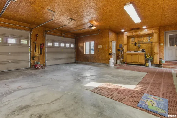 $760,000 | 868 East County Highway, Table Grove, IL 61482