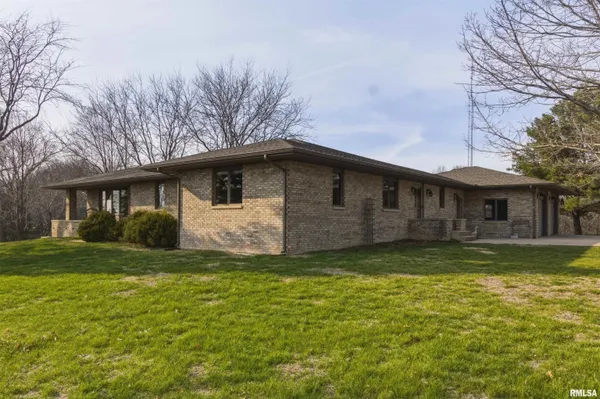 $760,000 | 868 East County Highway, Table Grove, IL 61482