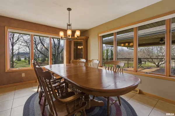 $760,000 | 868 East County Highway, Table Grove, IL 61482