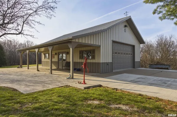 $760,000 | 868 East County Highway, Table Grove, IL 61482