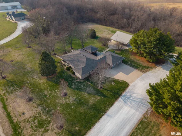 $760,000 | 868 East County Highway, Table Grove, IL 61482