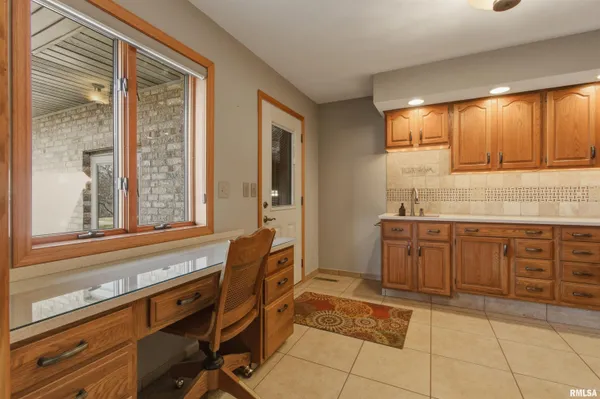 $760,000 | 868 East County Highway, Table Grove, IL 61482