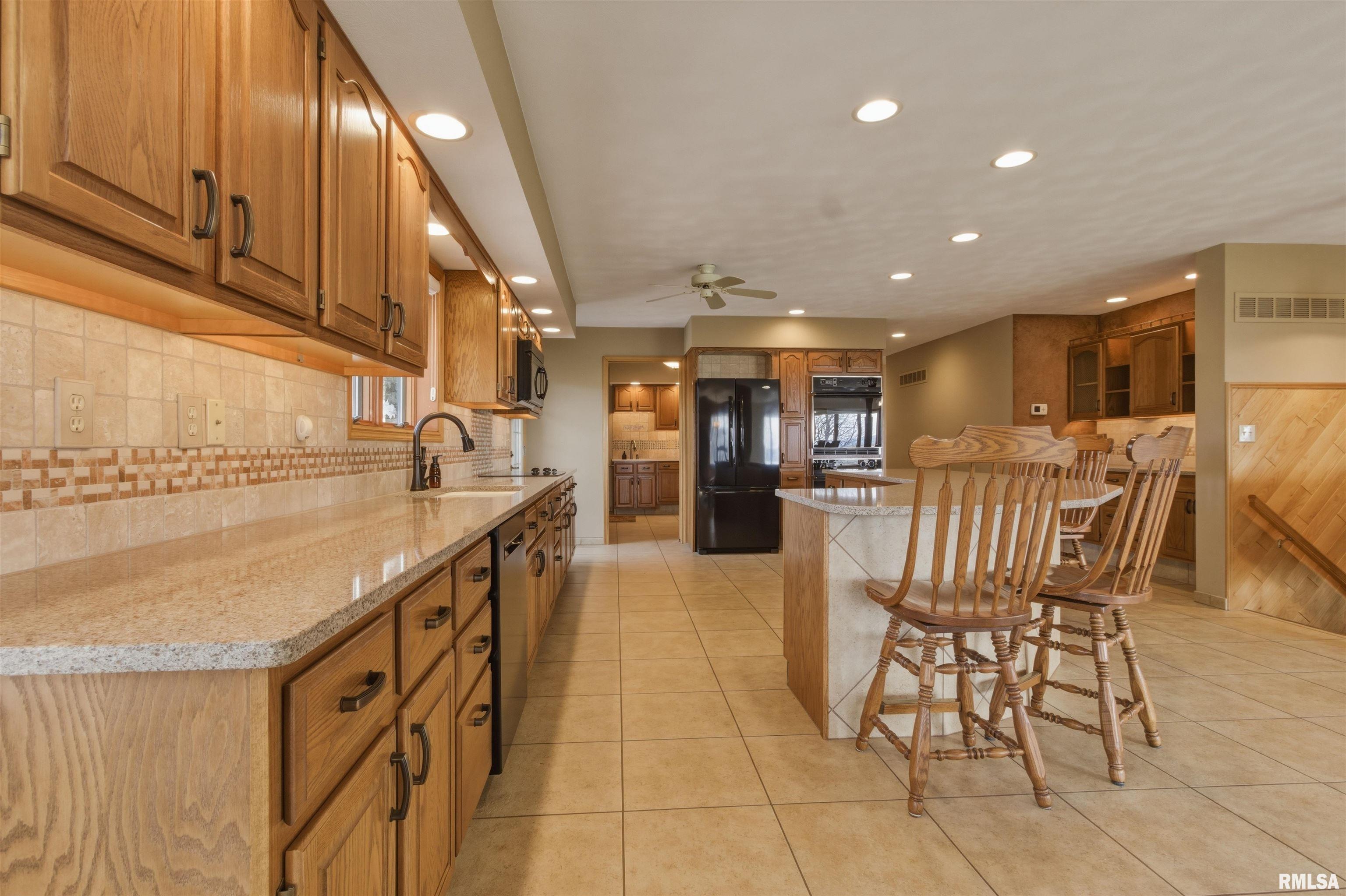 868 East County Highway Table Grove, IL 61482 - Photo 9 of 44