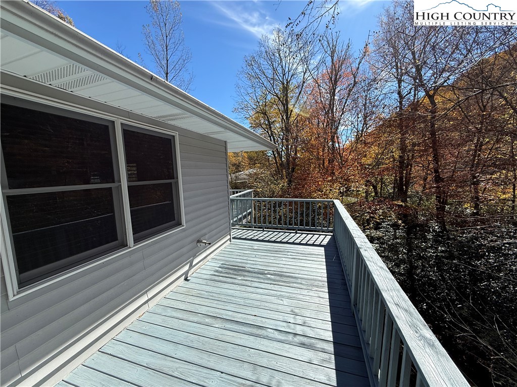 450 Astor Cook Road Blowing Rock, NC 28605 - Photo 11 of 39 a balcony with table and chairs
