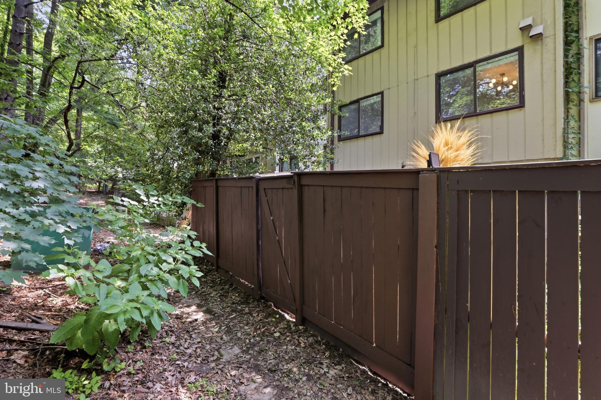2260 Covent Gardens Court Reston, VA 20191 - Photo 40 of 42 Deck with exterior access