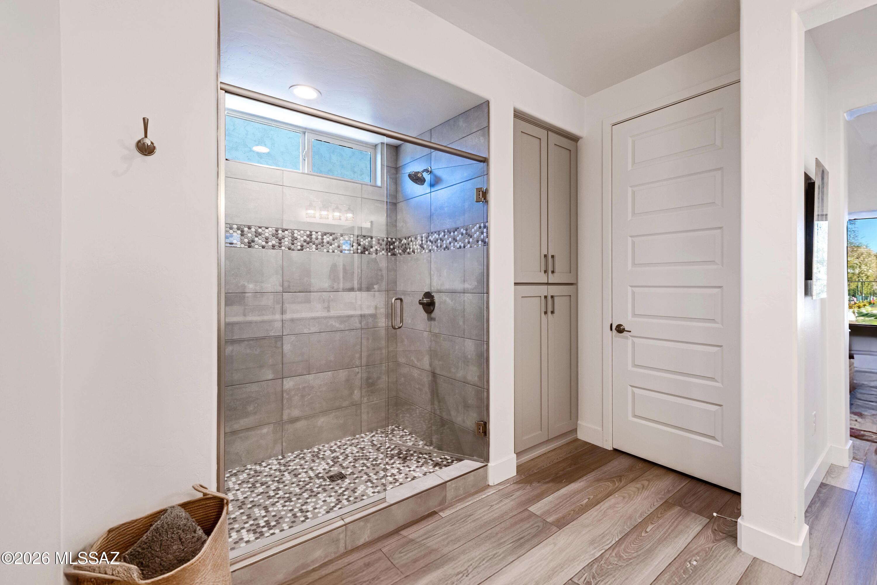 61460 East Shale Road Oracle, AZ 85623 - Photo 22 of 33 a bathroom with a glass shower door
