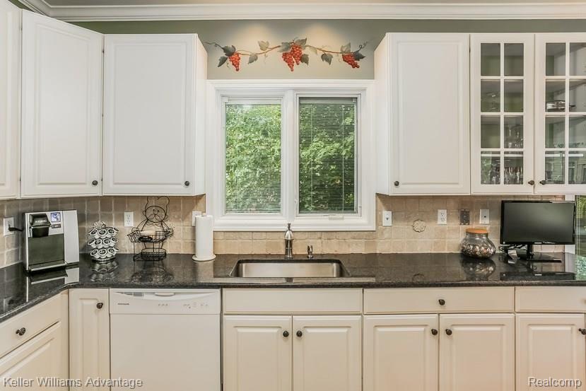3378 Sawgrass Court Rochester Hills, MI 48309 - Photo 8 of 52