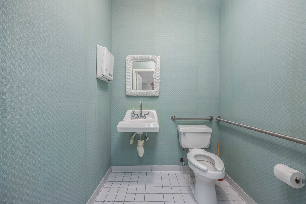 3612 Edgewood Road Columbus, GA 31907 - Photo 15 of 29 a bathroom with a toilet