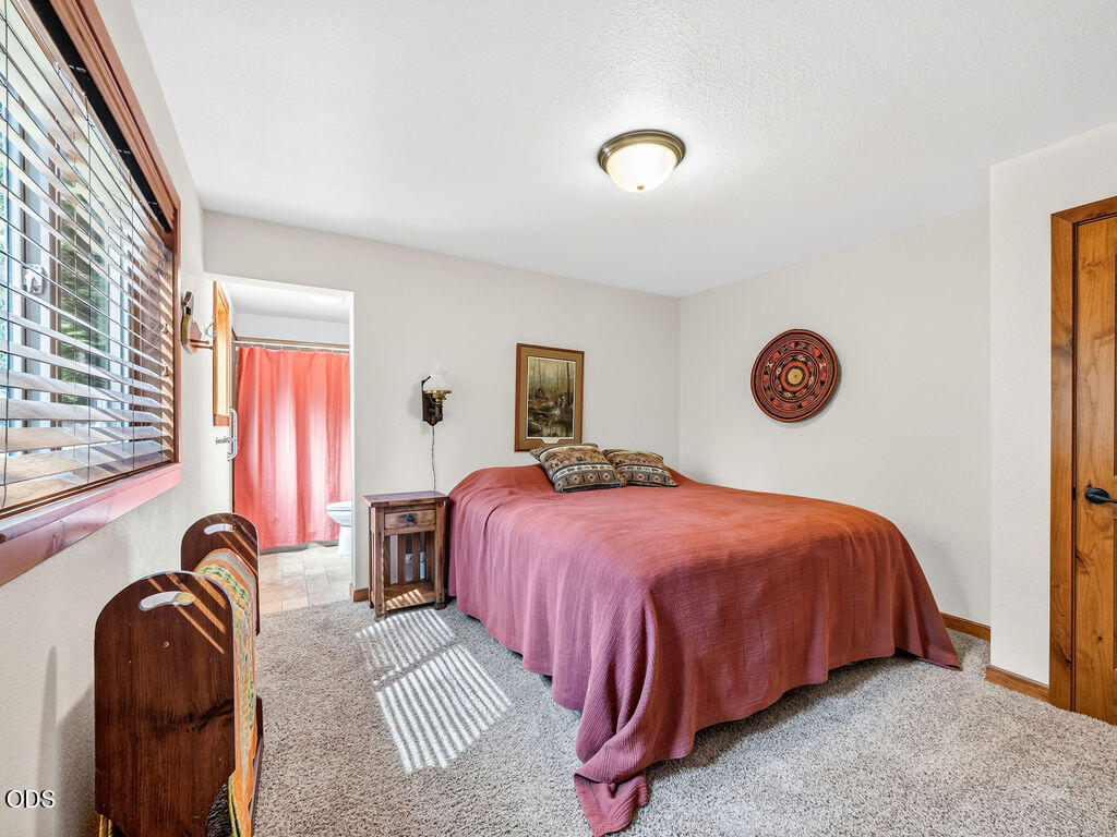 27458 Rocky Point Road Klamath Falls, OR 97601 - Photo 15 of 33