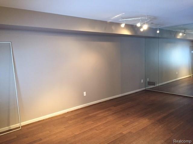 22356 Cape Cod Way, Unit 77 Farmington, MI 48336 - Photo 2 of 25