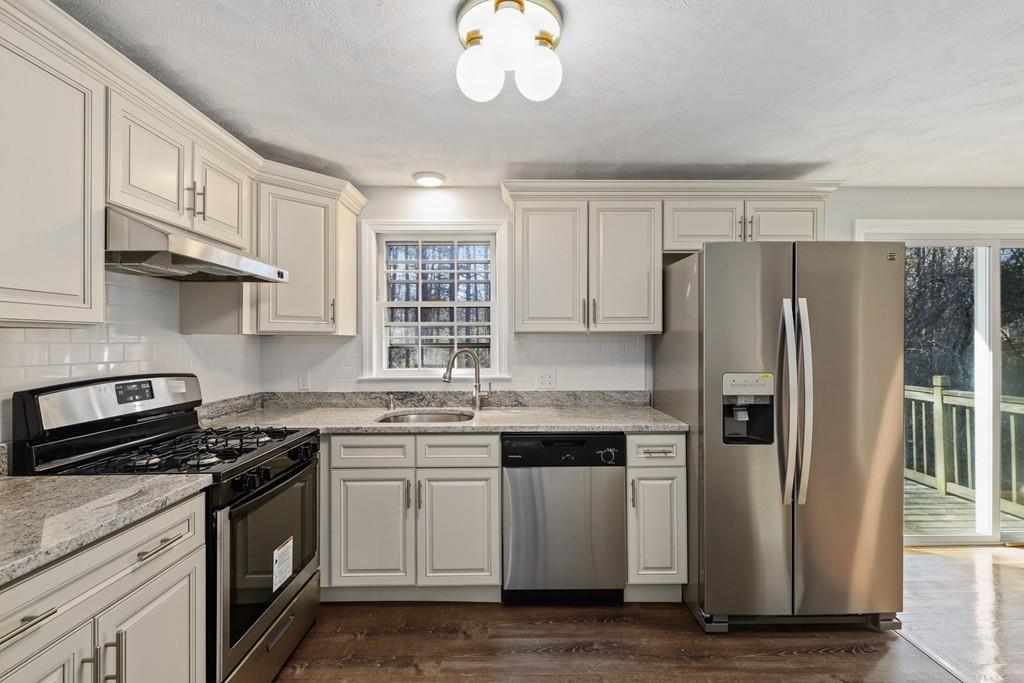 169 Concord Road Chelmsford, MA 01824 - Photo 4 of 35
