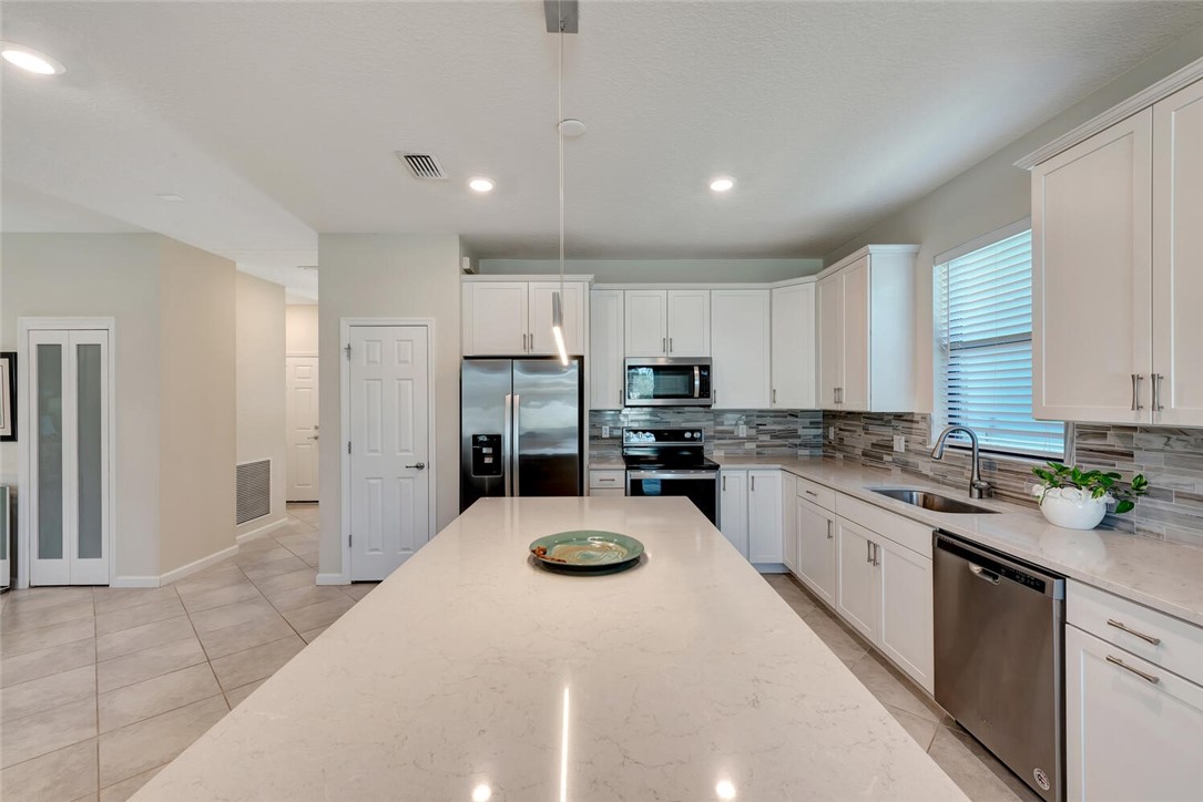 4630 Ibis Road Vero Beach, FL 32967 - Photo 8 of 34 Gallery Image 8