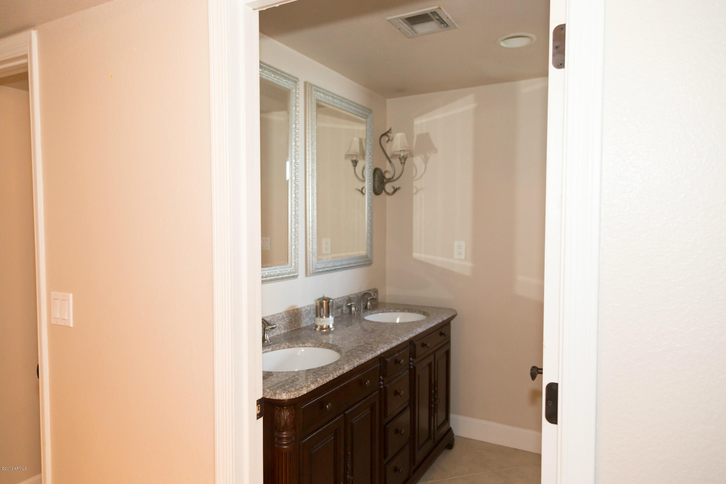 1117 East Utopia Road Phoenix, AZ 85024 - Photo 29 of 56 Master Bath Upstairs