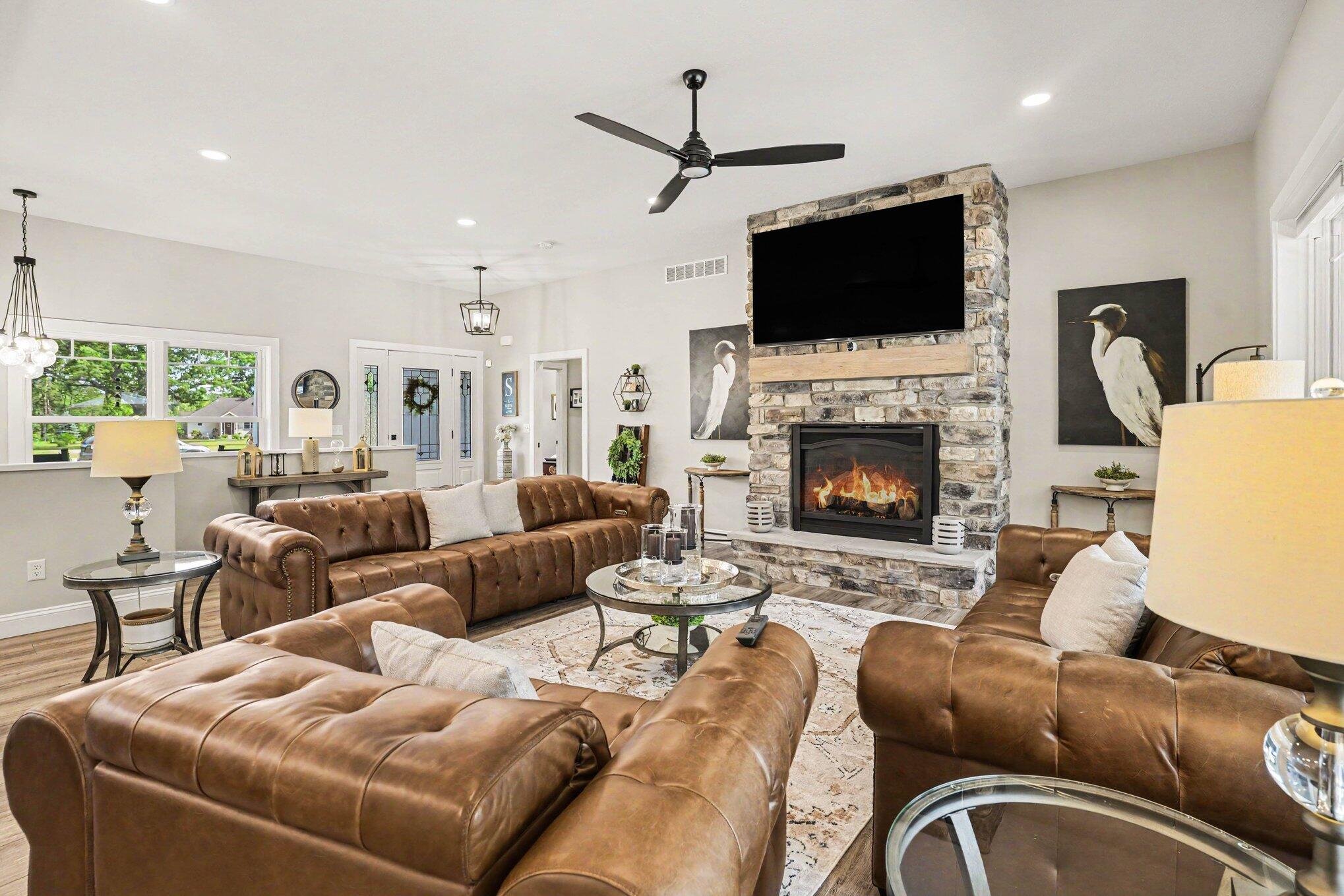 17045 Woodside Lane Three Rivers, MI 49093 - Photo 7 of 49 Living Room