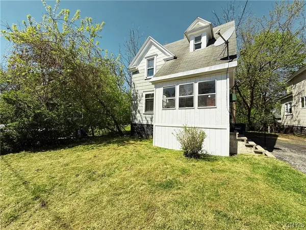 $2,100 | 154 Seeley Avenue, Syracuse, NY 13205
