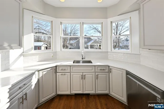 $7,900 | 62 Elm Street, Unit B, Allendale, NJ 07401