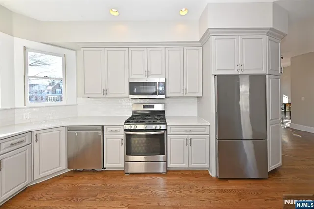 $7,900 | 62 Elm Street, Unit B, Allendale, NJ 07401