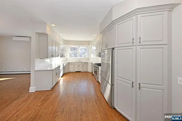 $7,900 | 62 Elm Street, Unit B, Allendale, NJ 07401