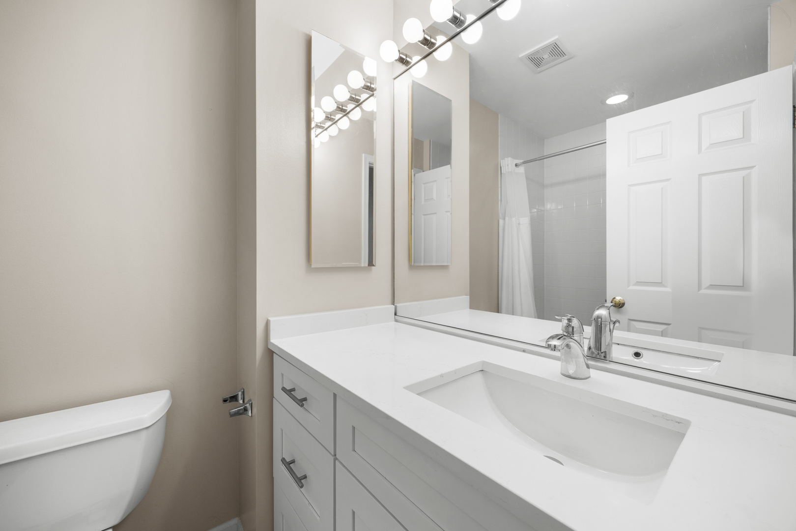 5230 South University Avenue, Unit D Chicago, IL 60615 - Photo 13 of 18 a bathroom with a sink and a toilet