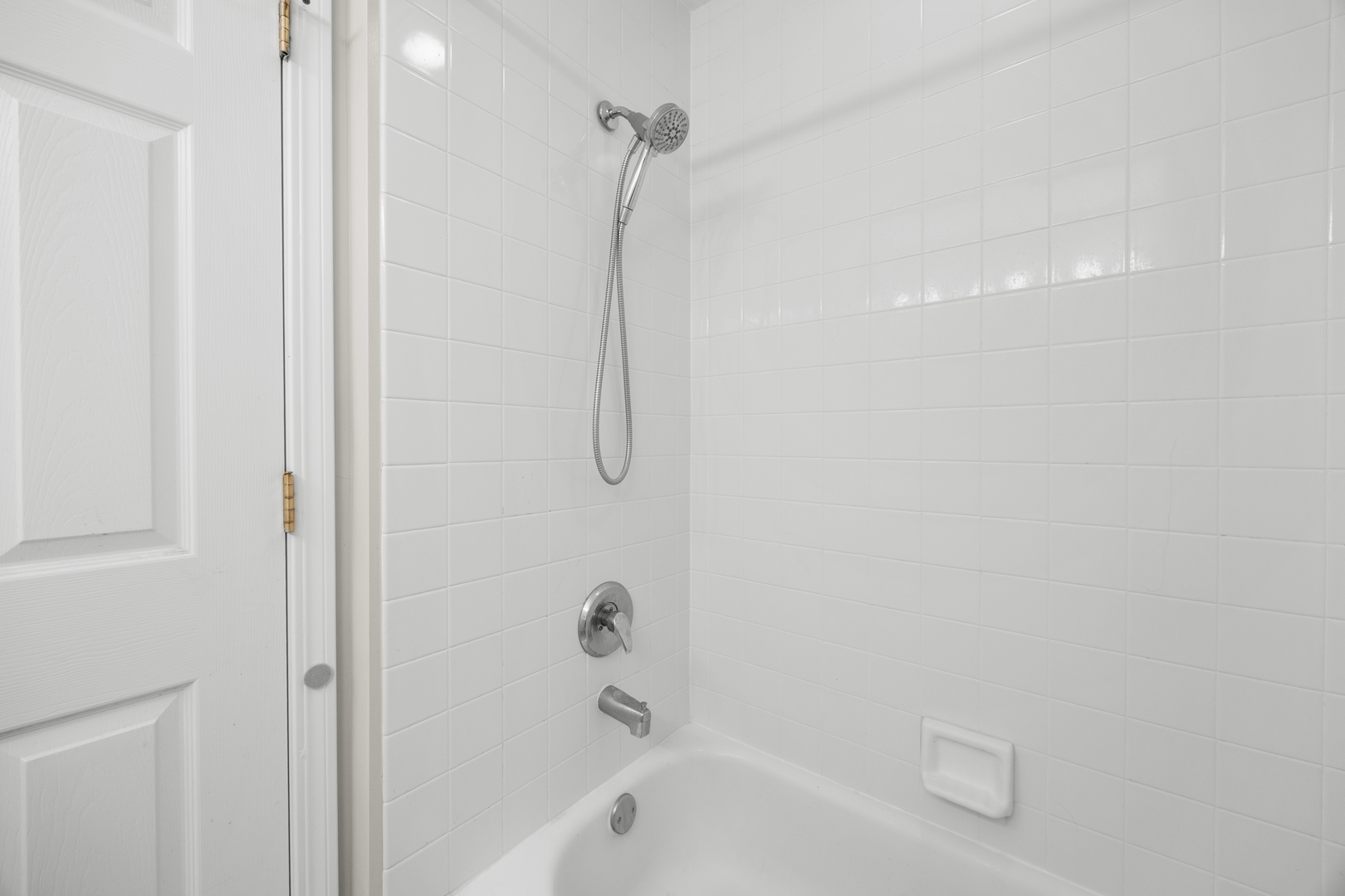 5230 South University Avenue, Unit D Chicago, IL 60615 - Photo 14 of 18 a bathroom with a shower