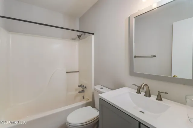 $1,325 | 15241 Parkwood Drive North, Unit D, Gulfport, MS 39503