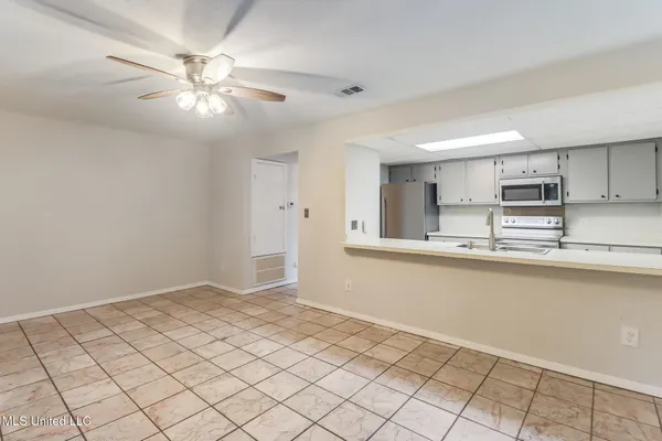 $1,325 | 15241 Parkwood Drive North, Unit D, Gulfport, MS 39503