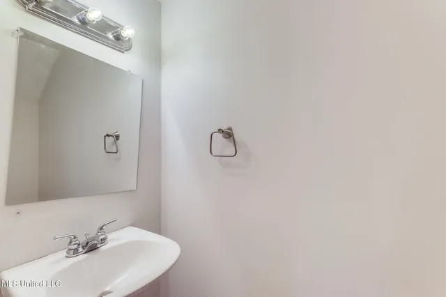 $1,325 | 15241 Parkwood Drive North, Unit D, Gulfport, MS 39503