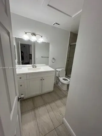 $2,000 | 18336 Northwest 68th Avenue, Unit E, Hialeah, FL 33015