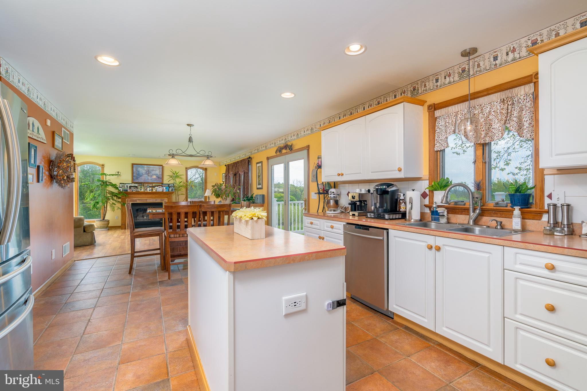 18 Spring Road Boyertown, PA 19512 - Photo 5 of 44 Kitchen w/ island