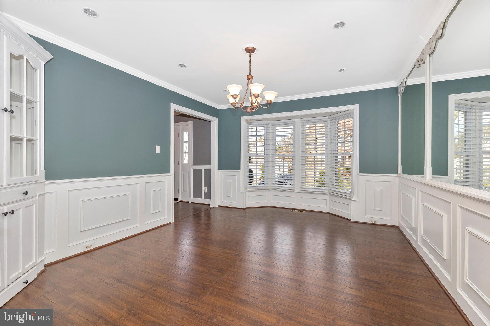 18840 Falling Star Road Germantown, MD 20874 - Photo 19 of 68 View from kitchen to dining room.