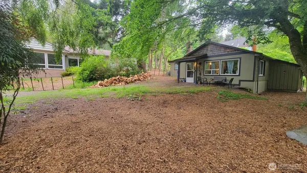 $1,875 | 21504 Tramp Harbor Road Southwest, Unit B, Vashon, WA 98070