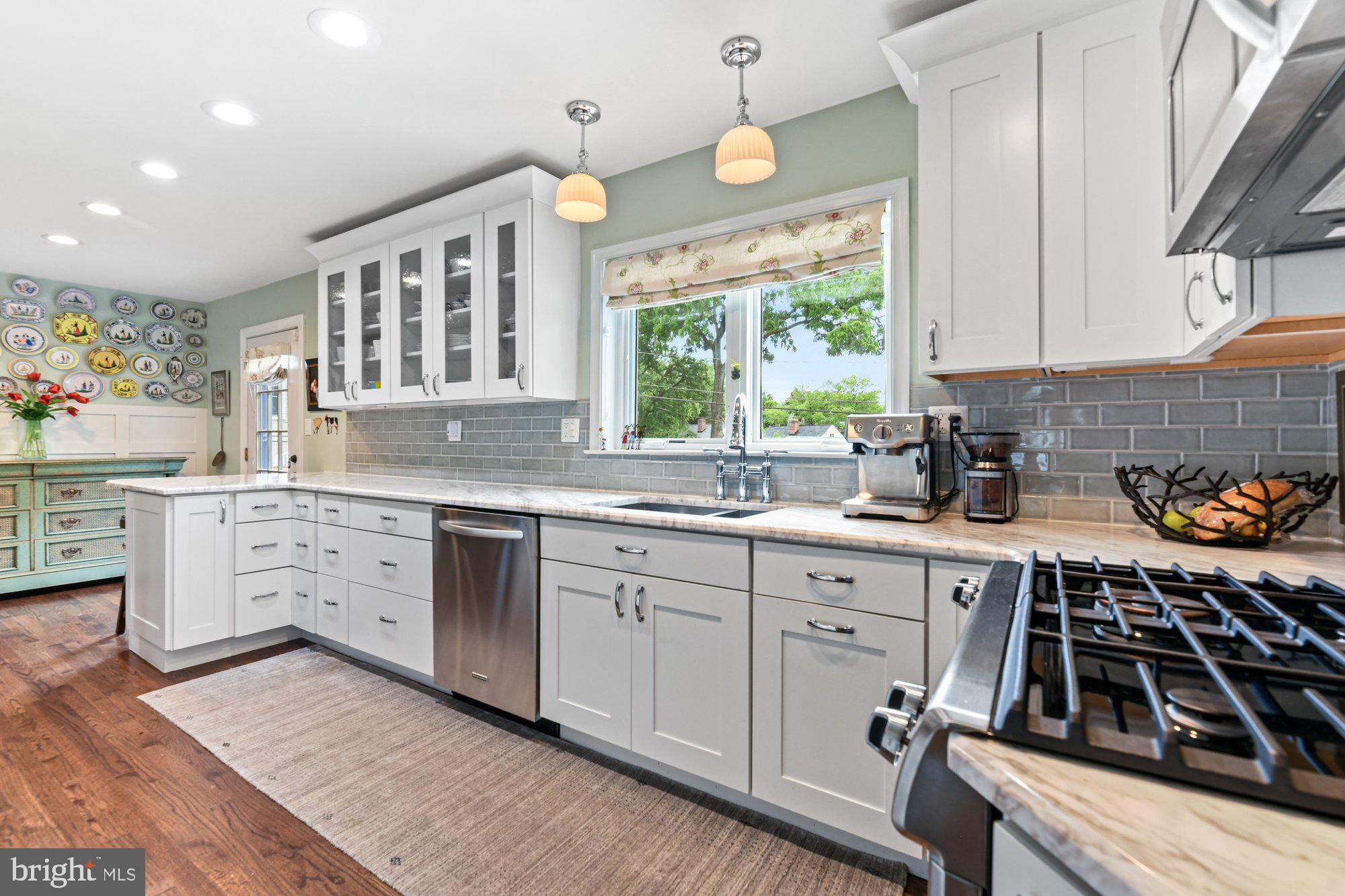 5710 Oakshire Road Baltimore, MD 21209 - Photo 11 of 27 New kitchen with SS appliances