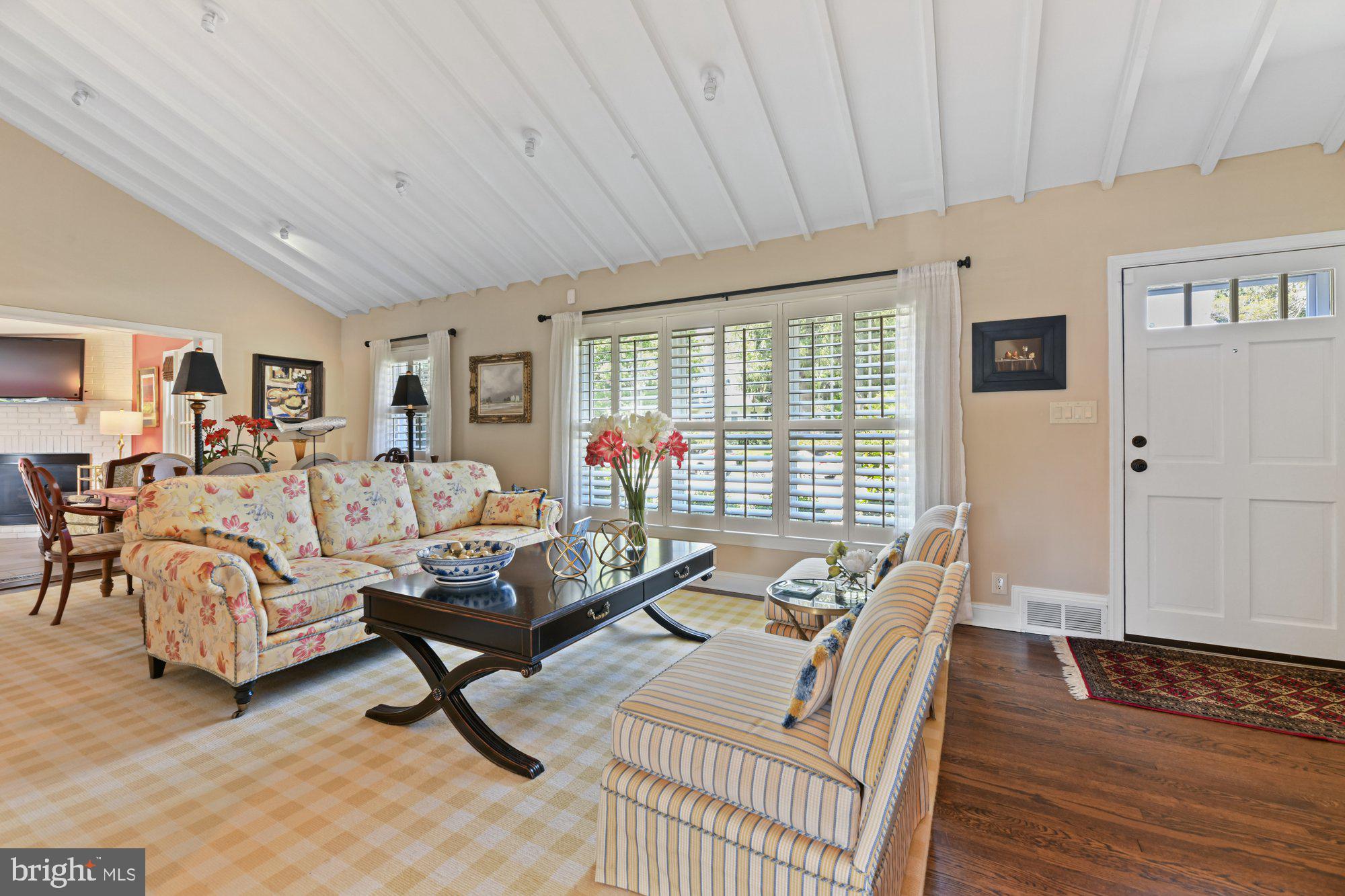 5710 Oakshire Road Baltimore, MD 21209 - Photo 3 of 27 Sun filled living room with vaulted ceilings