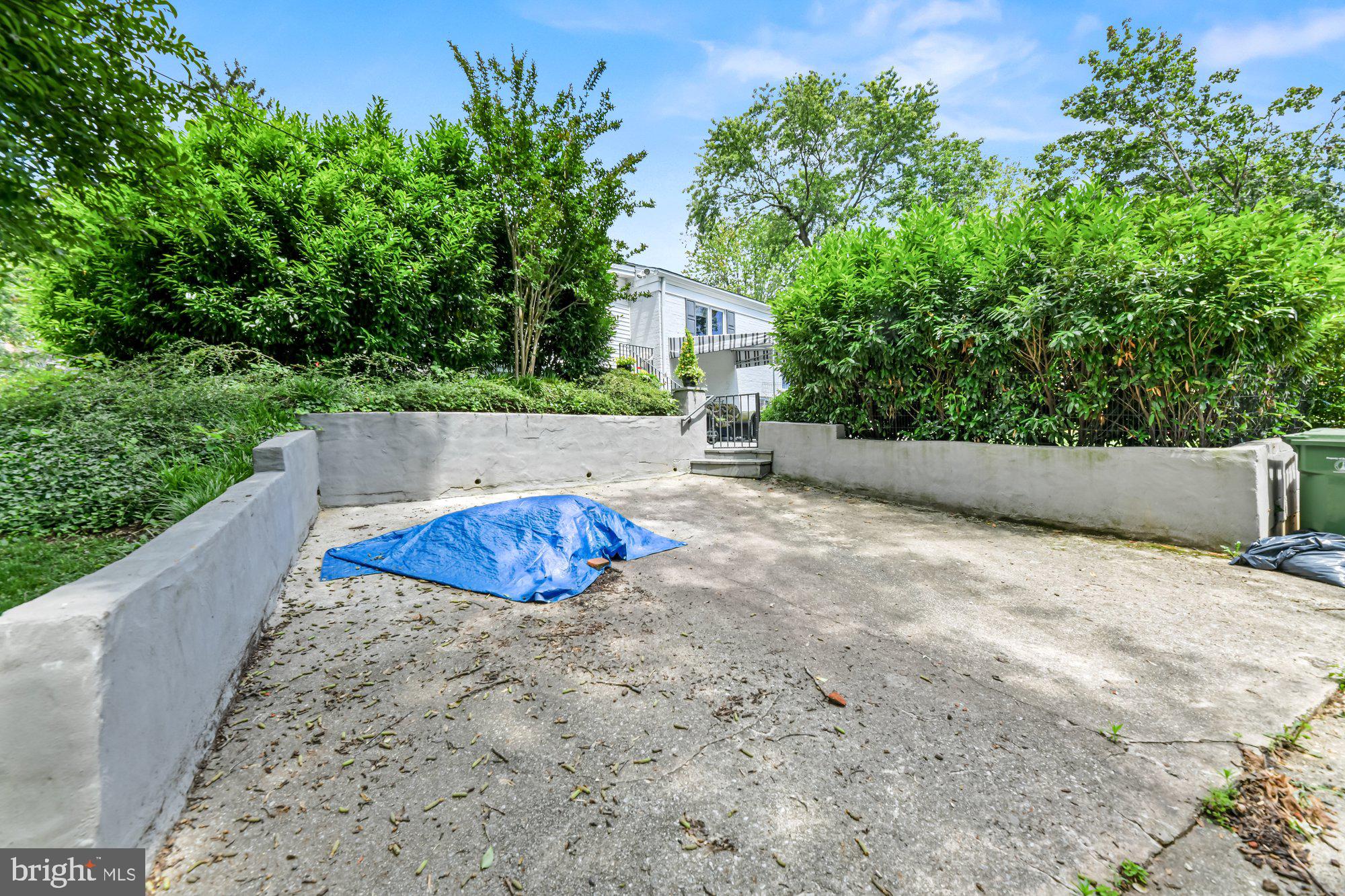 5710 Oakshire Road Baltimore, MD 21209 - Photo 26 of 27 Private parking pad
