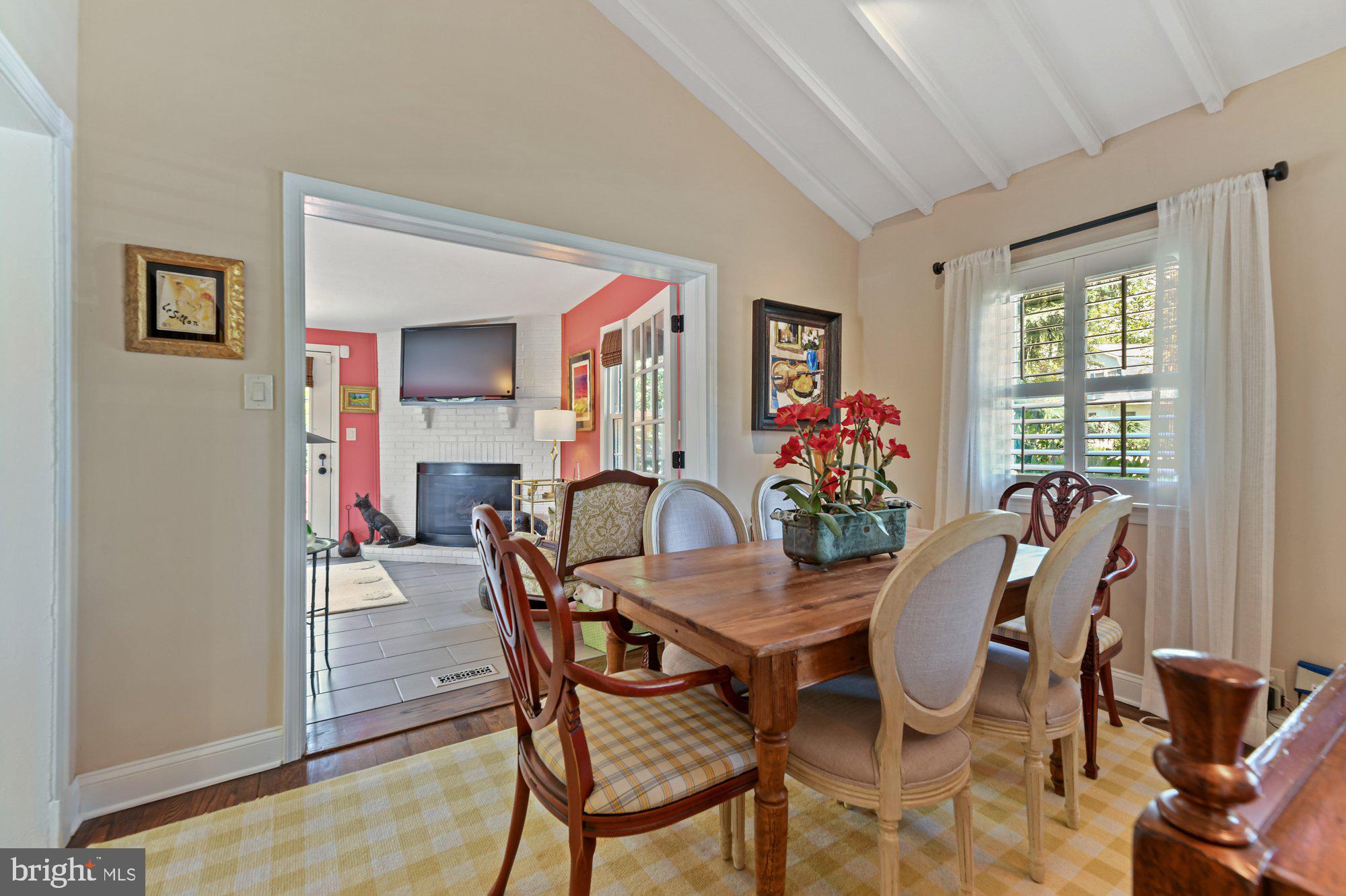 5710 Oakshire Road Baltimore, MD 21209 - Photo 7 of 27 Dining area