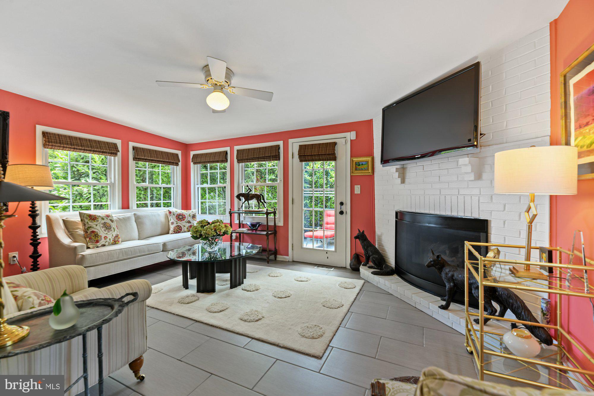 5710 Oakshire Road Baltimore, MD 21209 - Photo 9 of 27 Family room with private patio