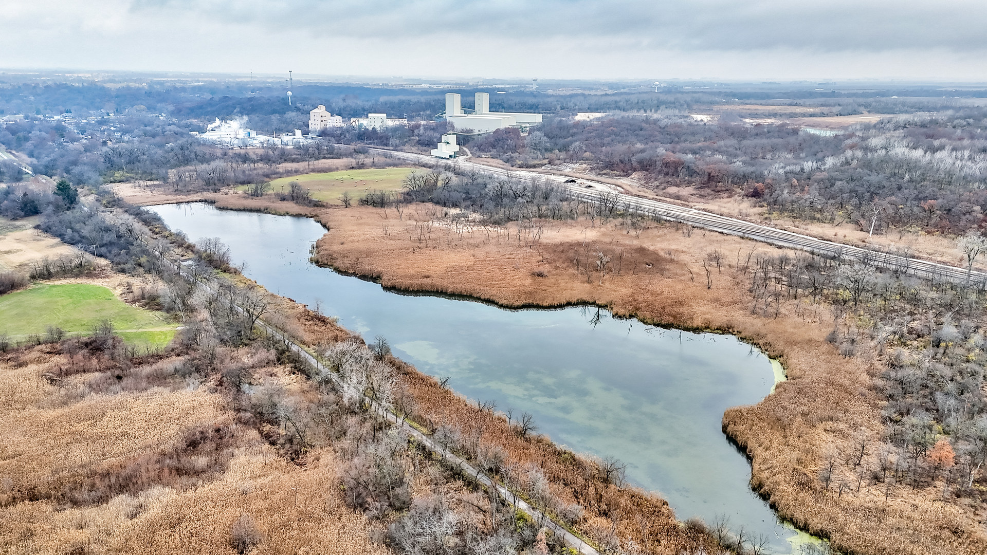0 Towpath Road Utica, IL 61373 - Photo 6 of 8 a view of city and ocean
