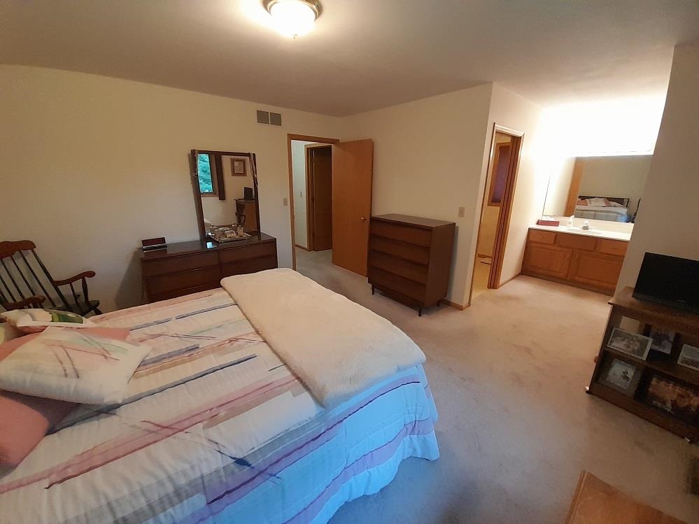 620 Pioneer Road Platteville, WI 53818 - Photo 14 of 59