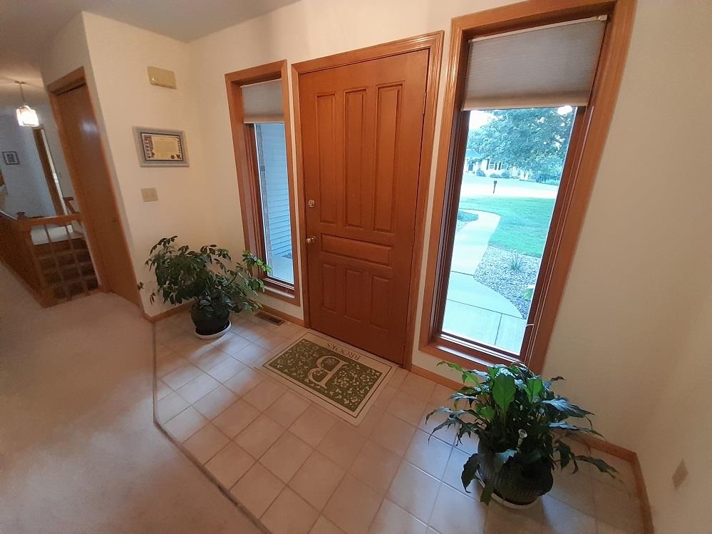 620 Pioneer Road Platteville, WI 53818 - Photo 4 of 59