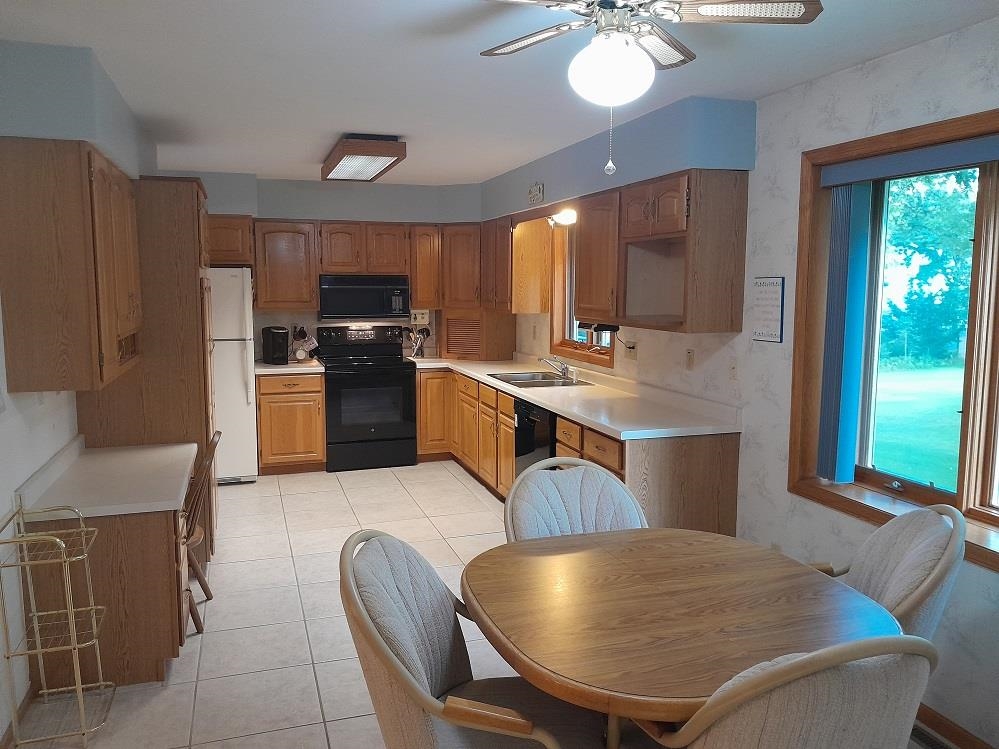 620 Pioneer Road Platteville, WI 53818 - Photo 5 of 59