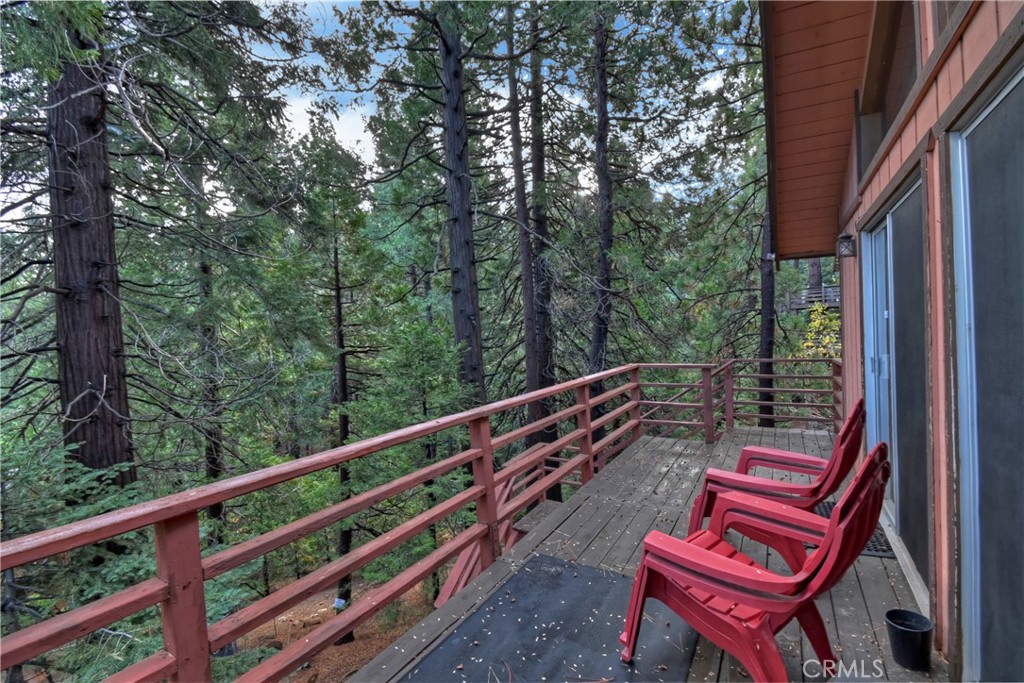 558 Rose Twin Peaks, CA 92391 - Photo 25 of 31 a view of a two chair in the balcony