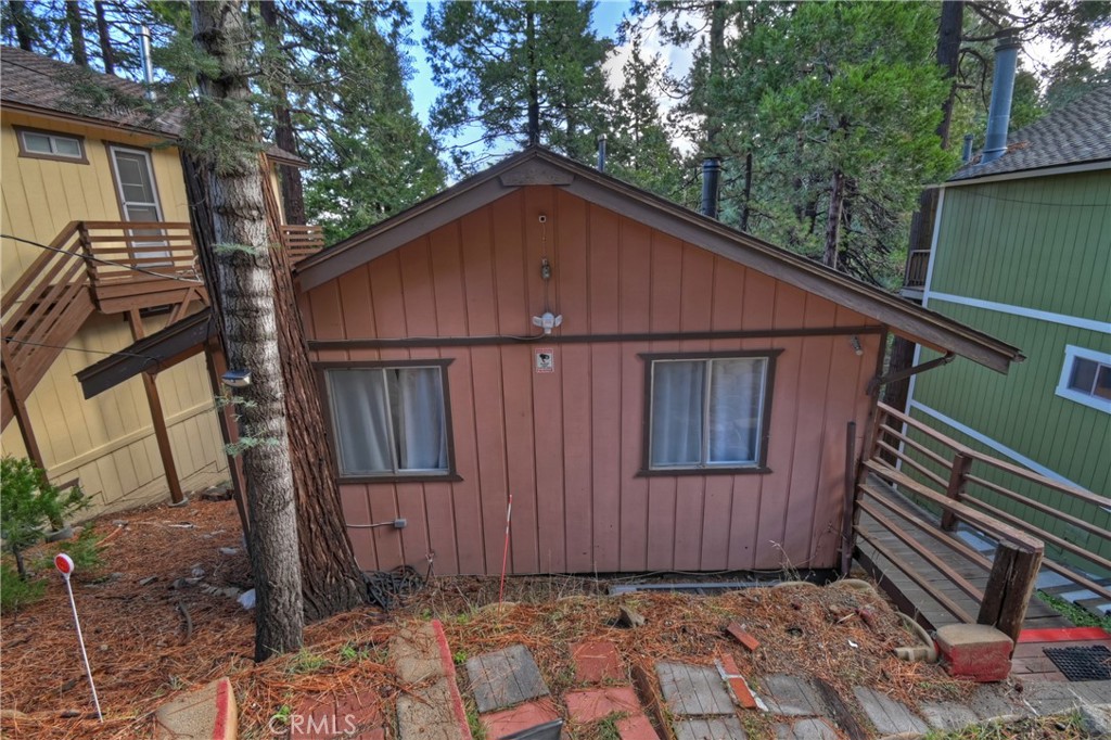 558 Rose Twin Peaks, CA 92391 - Photo 28 of 31 a backyard of a house with seating space