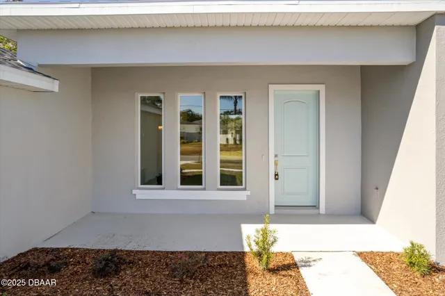 a view of entrance of the house