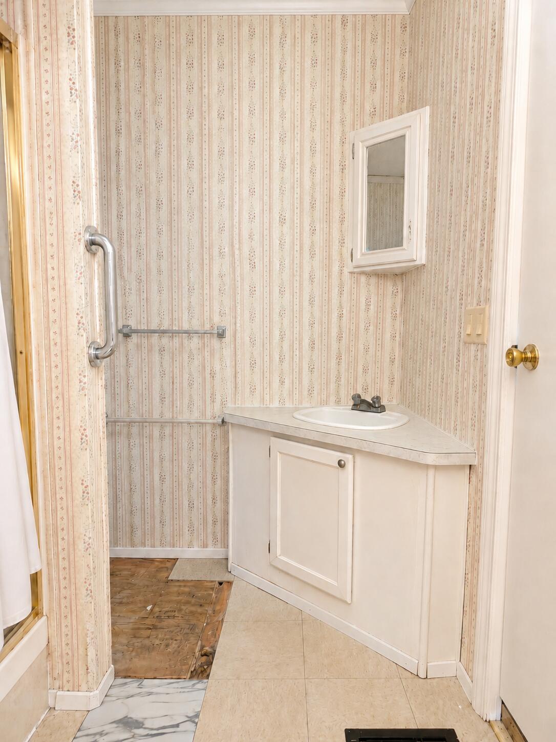 5704 Hunter Road Ooltewah, TN 37363 - Photo 22 of 26 Primary Bathroom
