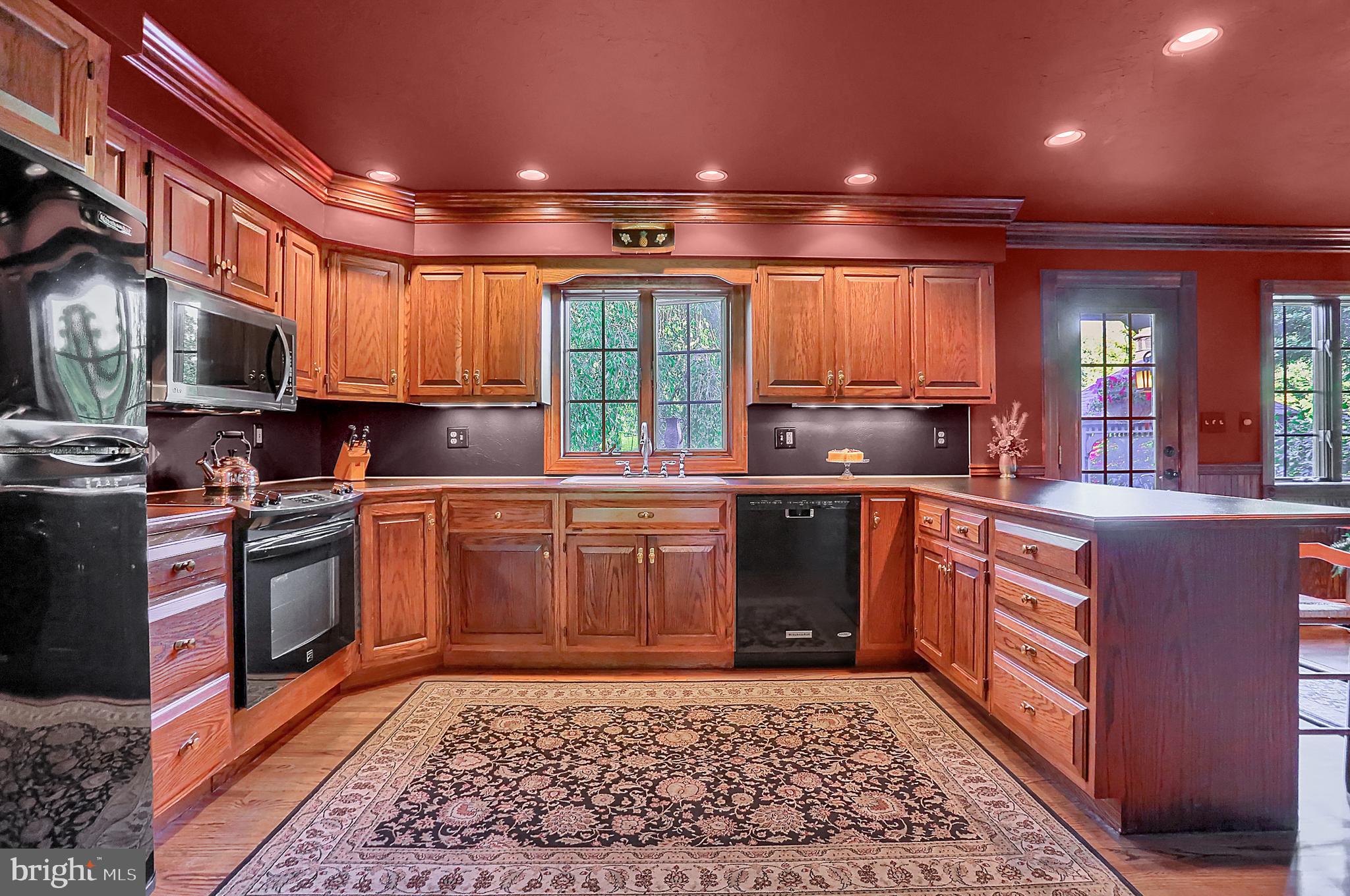 13 Dexter Drive Windsor, PA 17366 - Photo 6 of 48 Loads of storage, counter space and elbow room!