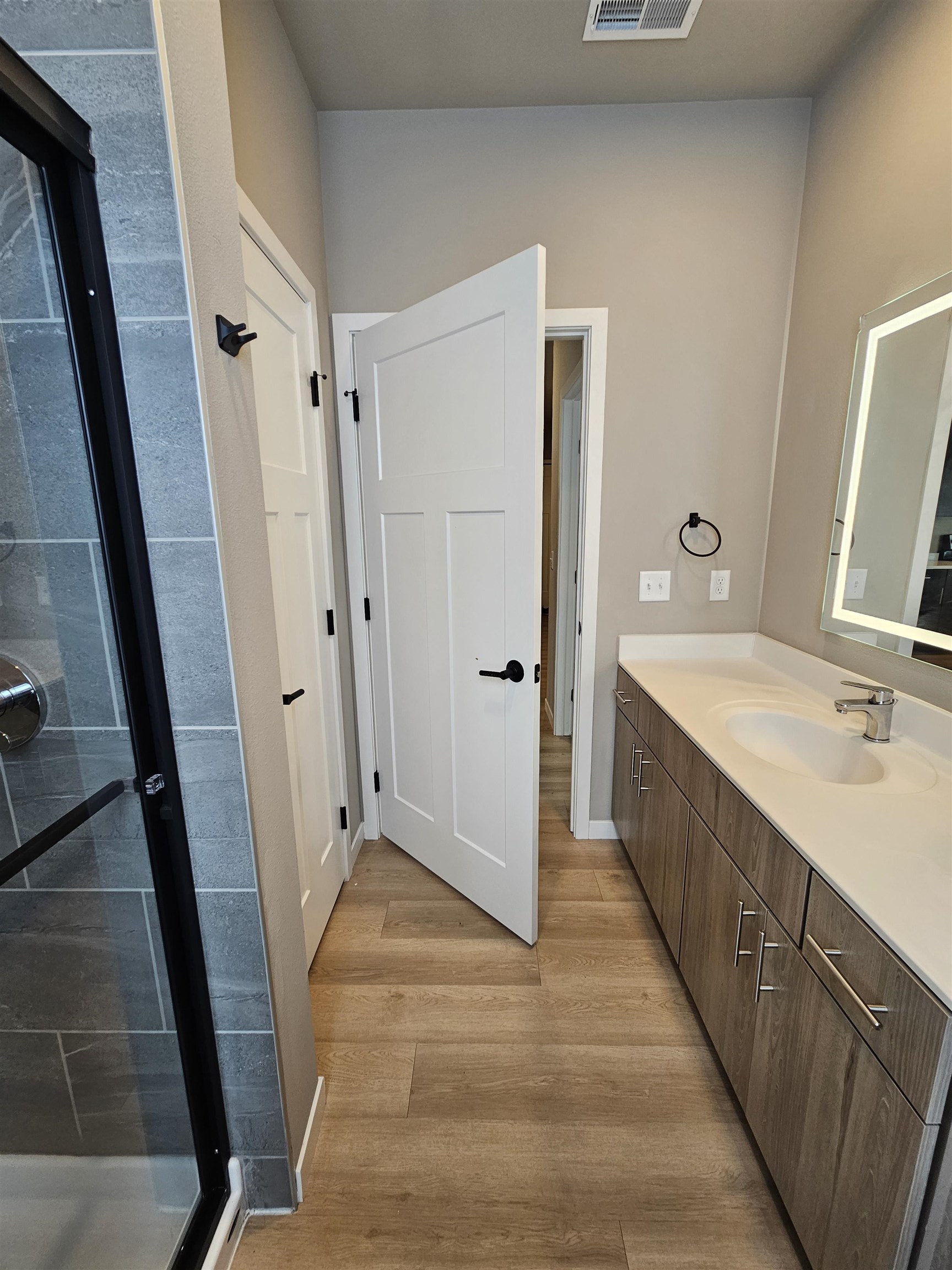 5604 Schroeder Court, Unit 101 Madison, WI 53711 - Photo 5 of 9