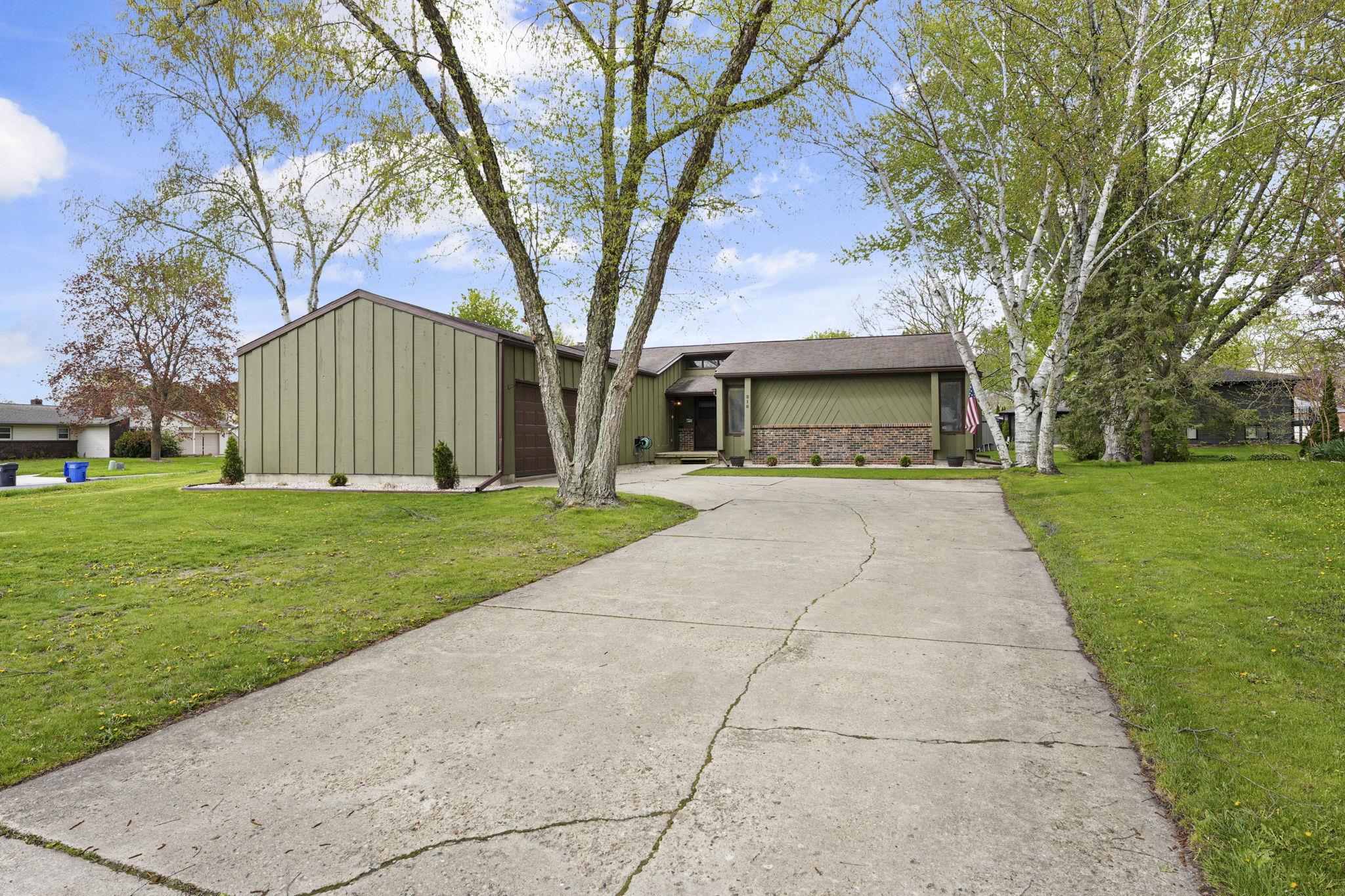 218 Avalon Road Columbus, WI 53925 - Photo 2 of 40