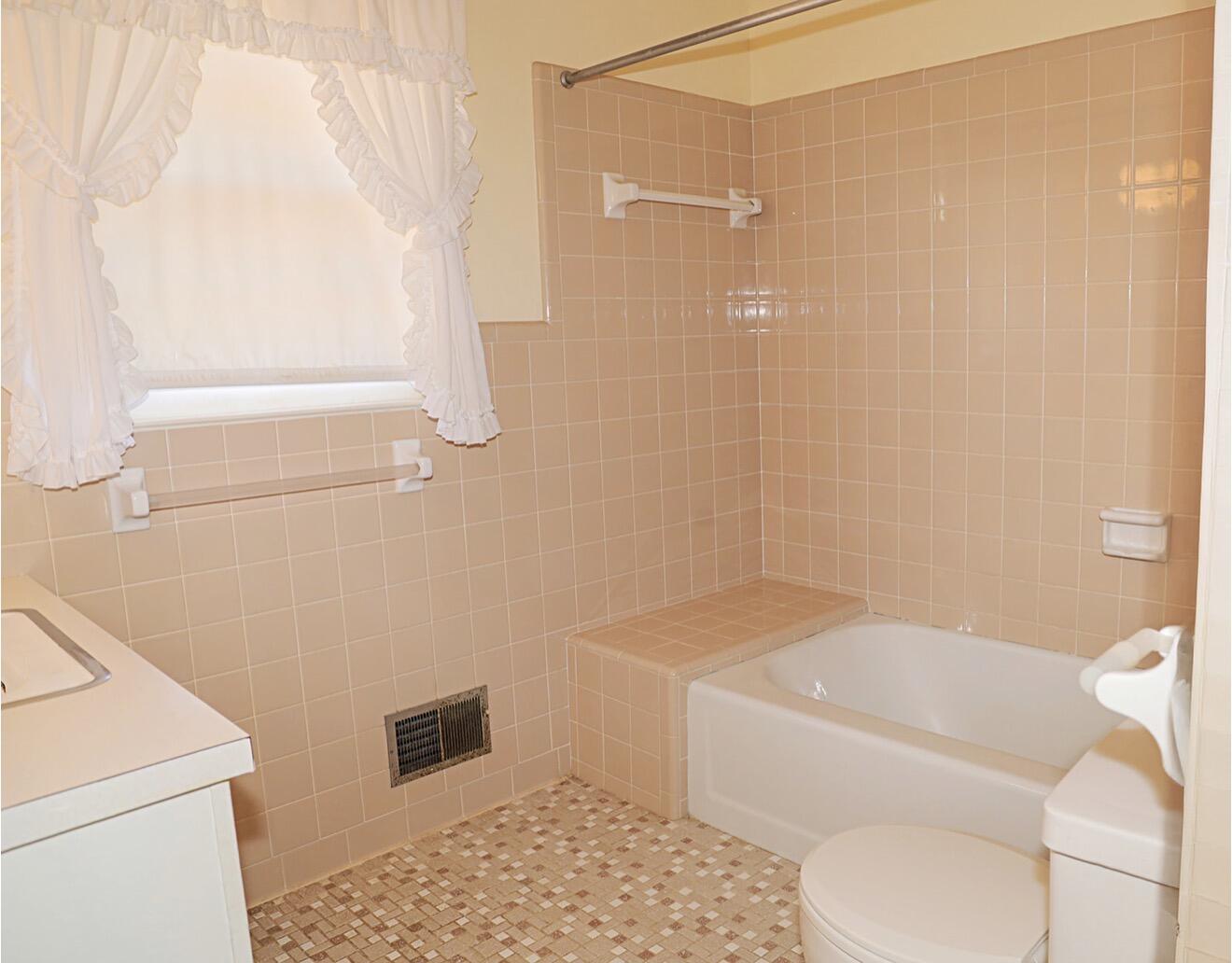 2778 Riley Street Orangeburg, SC 29118 - Photo 3 of 22 Bath