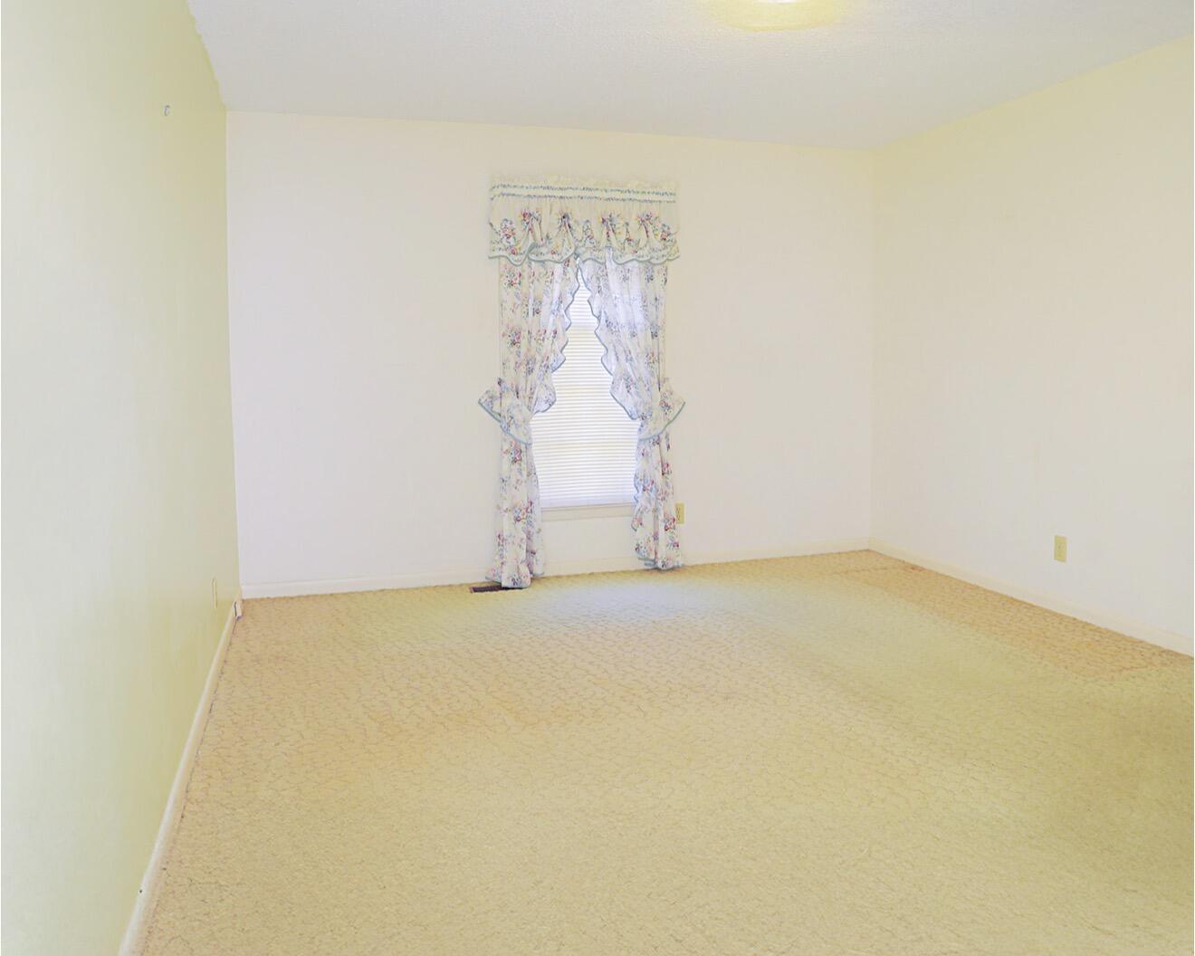 2778 Riley Street Orangeburg, SC 29118 - Photo 5 of 22 BR-frill curtain